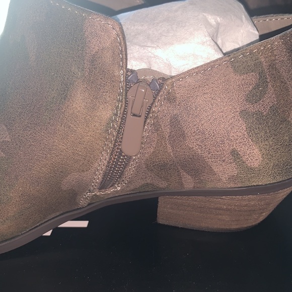 Torrid Camo ankle booties - Picture 2 of 6